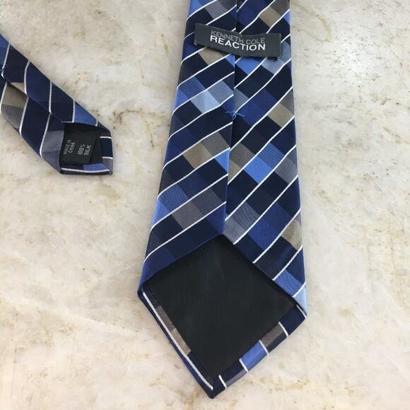 KENNETH COLE REACTION SILK TIE - Picture 3 of 7
